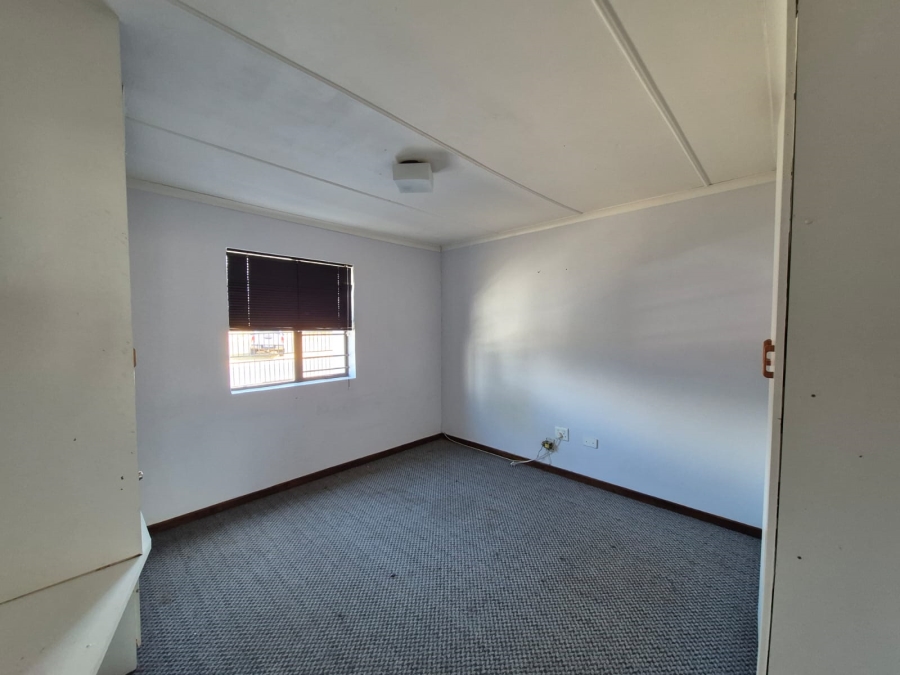 To Let 3 Bedroom Property for Rent in Somerset Park Western Cape